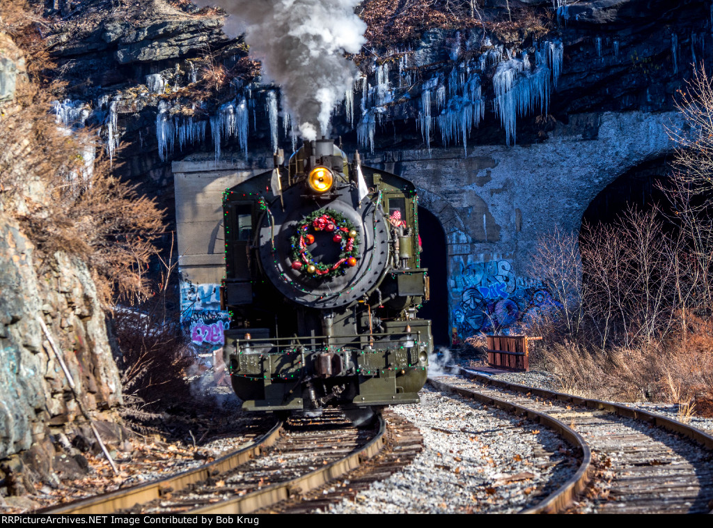 BLW 26 pulling the North Pole Limited westbound in the Nay Aug Gorge